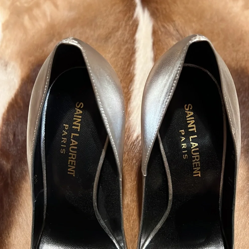 ✅SOLD SAINT LAURENT - Picture 4 of 9